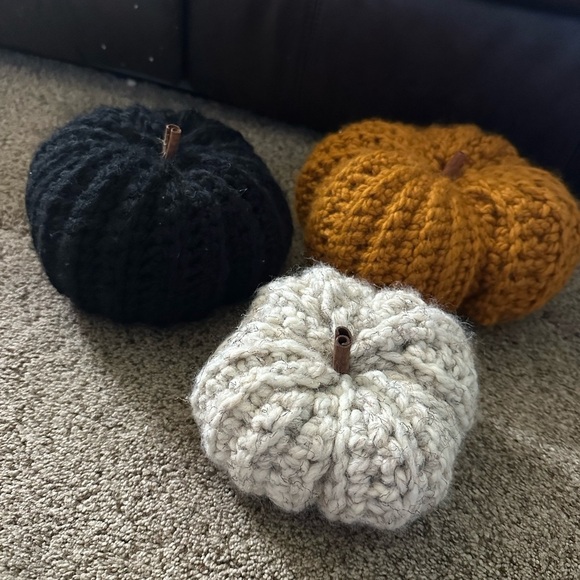 Handmade Knit Pumpkin Decor Set - Picture 2 of 8